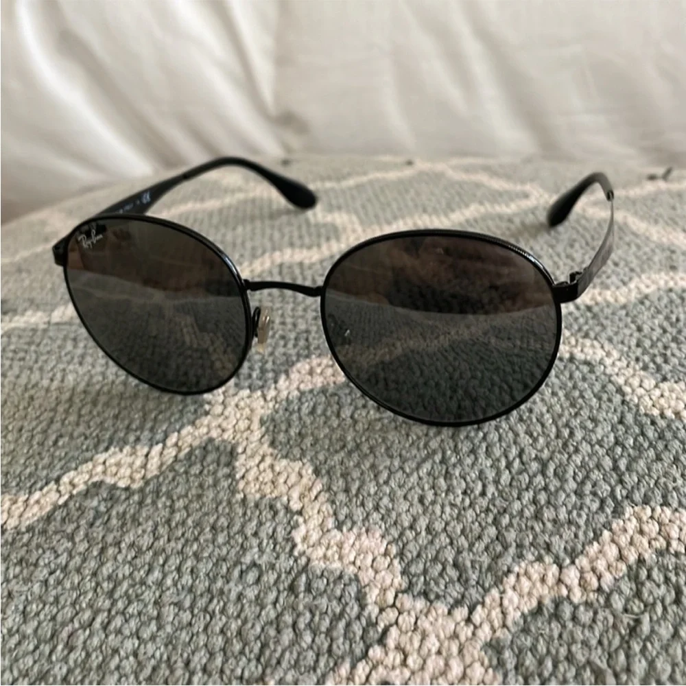 Ray-Ban Black Round Mirrored Sunglasses
